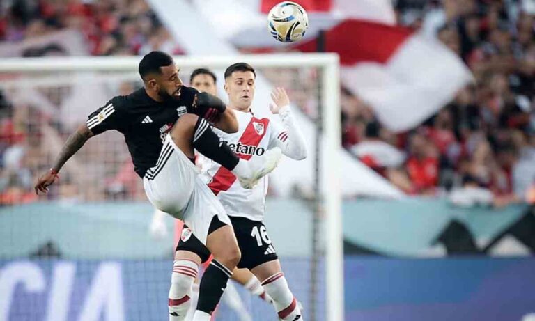 ¡Histórico! Riestra dio el golpe en el Monumental y venció 2-1 a River